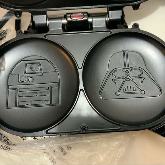 Disney Star Wars R2-D2 & Darth Vader Pancake Maker Intertek LSW-300CN New - Picture 6 of 7